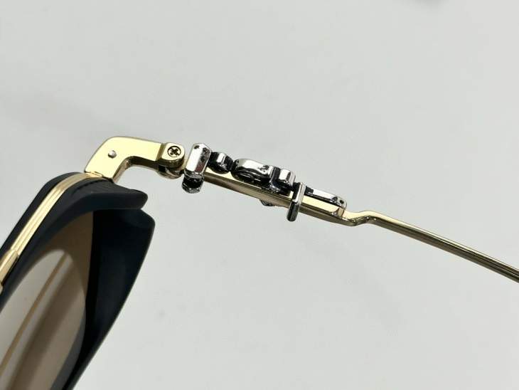 Picture of Chrome Hearts Sunglasses _SKUfw71516580fw